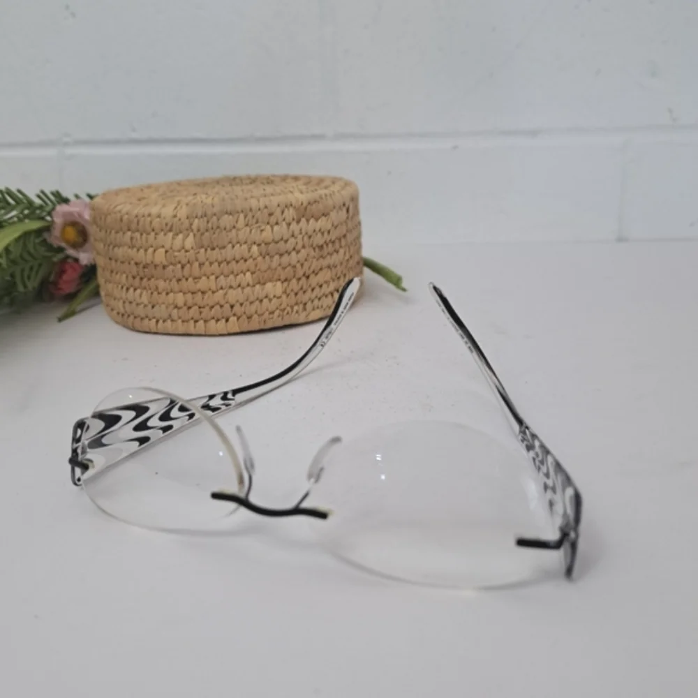 Silhouette chic rimless